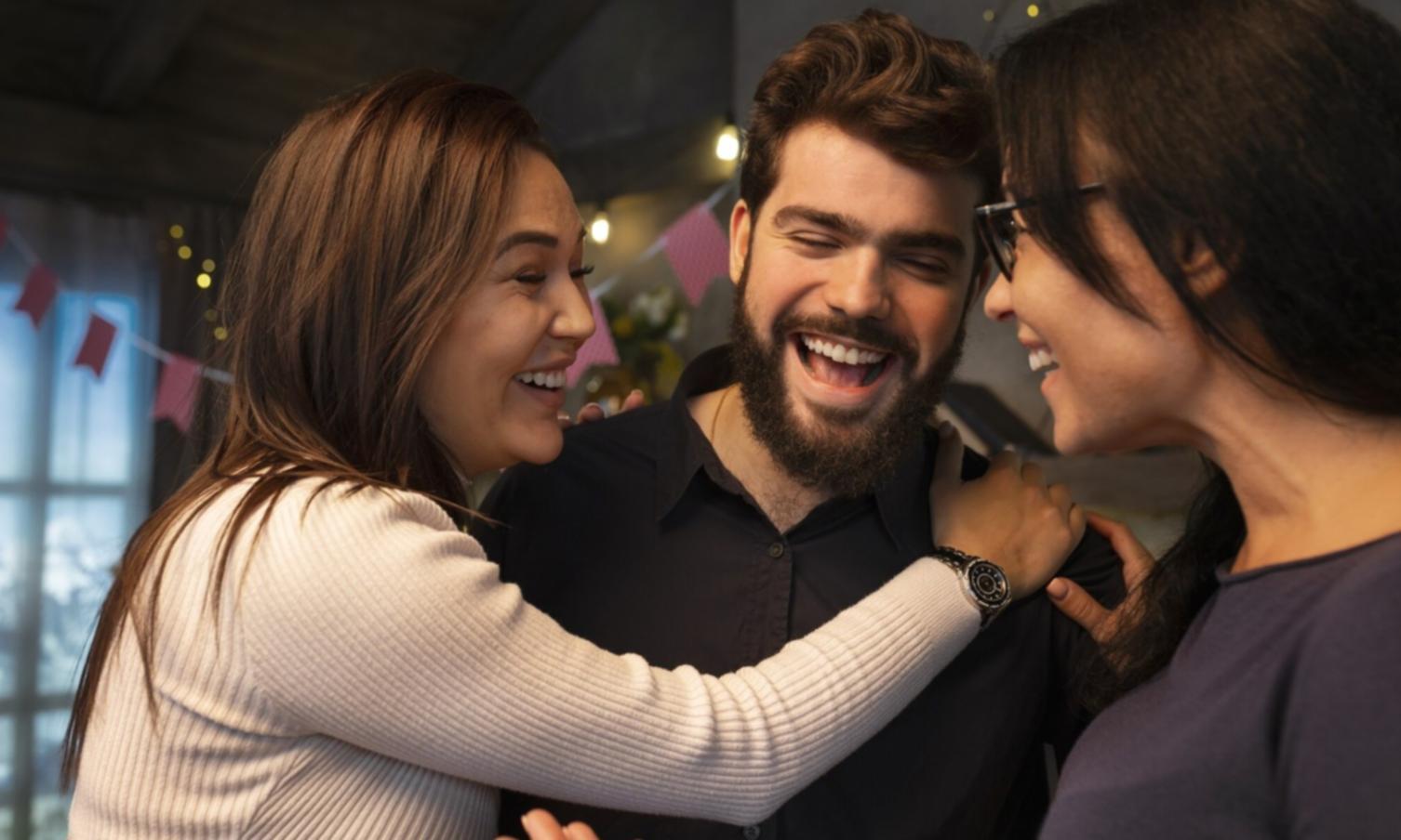 Momento di condivisione tra famiglie durante workshop serale