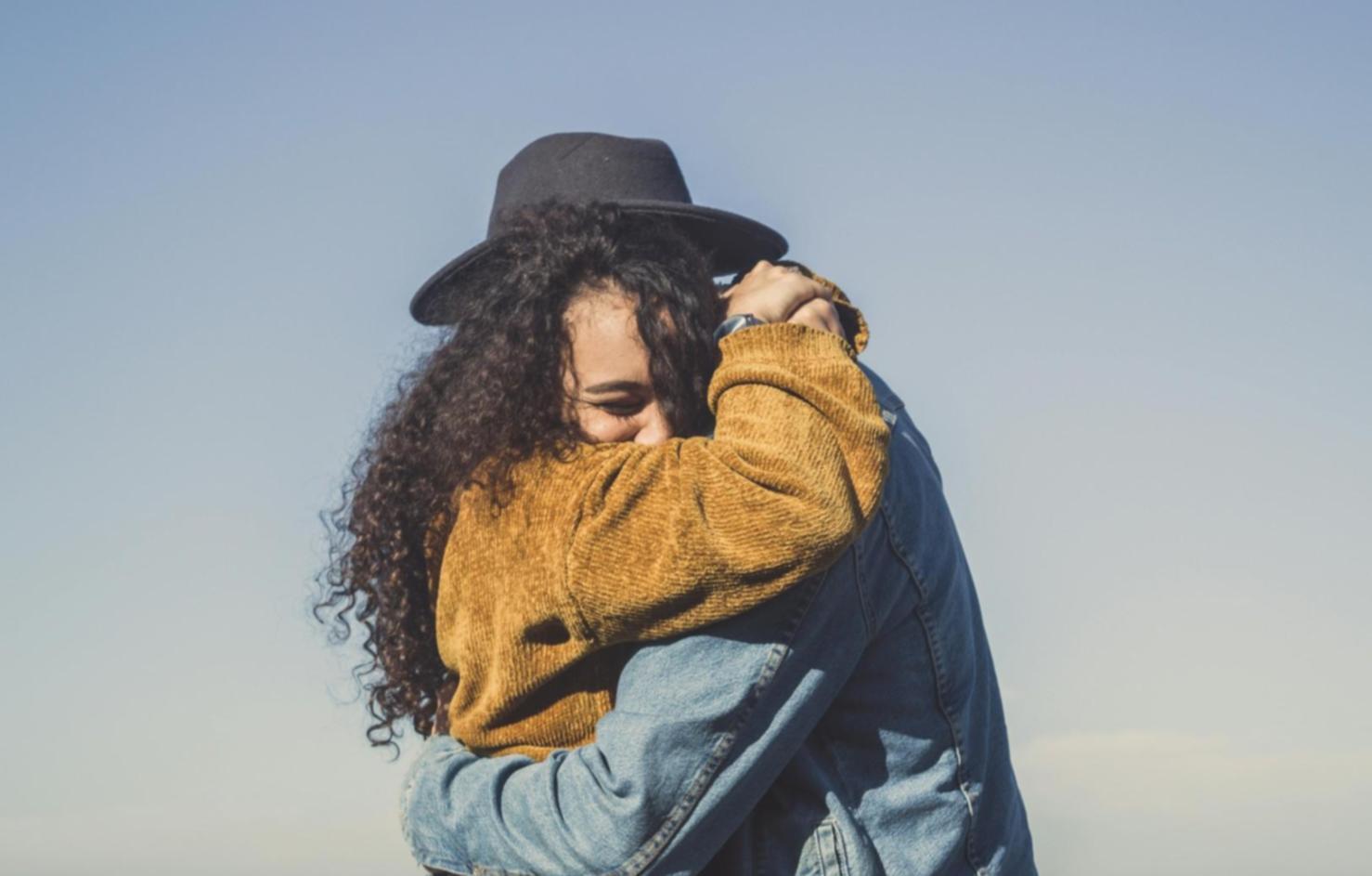 Famiglia che condivide momenti di gioia insieme