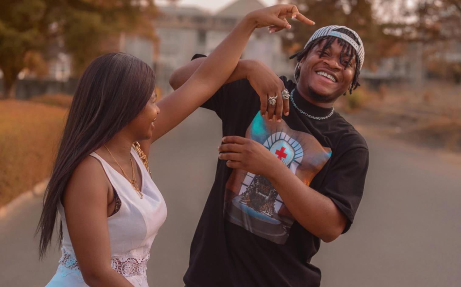 Famiglia che trascorre tempo insieme in attività ricreative