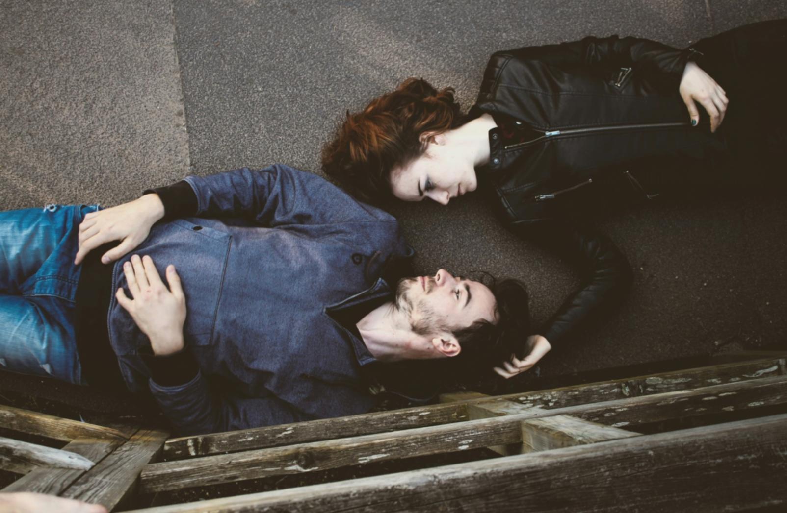 Famiglia che partecipa a laboratorio creativo nel nostro spazio