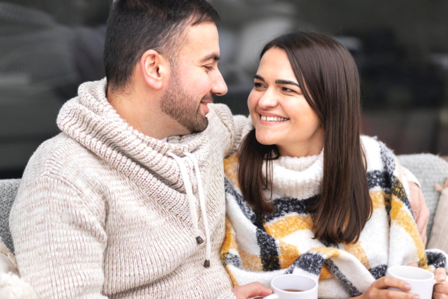 Famiglia che partecipa ad attività ricreative insieme